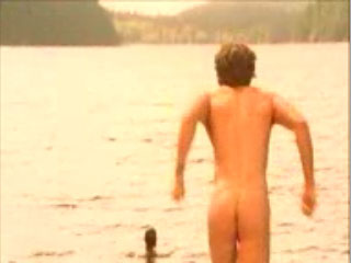 TPTB wanted to do this as a Lex scene, but Michael refused to shave his butt